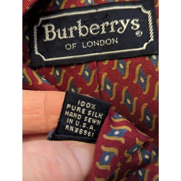 Burberrys of London Men's Silk Burgundy With Gray Gold Pattern Neck Tie - Picture 2 of 6